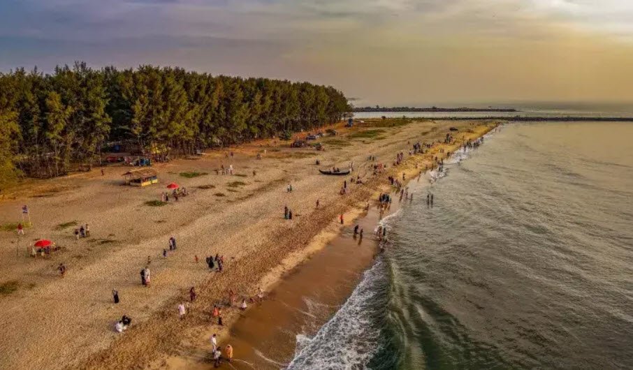Padinjarekkara Beach